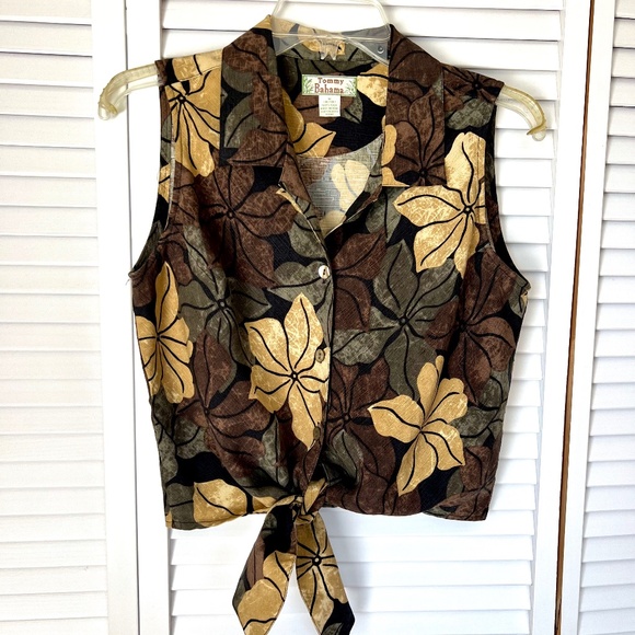 Tommy Bahama Tops - Tommy Bahama EUC Women Sleeveless Tropical Print Front Tie 100% silk Size M